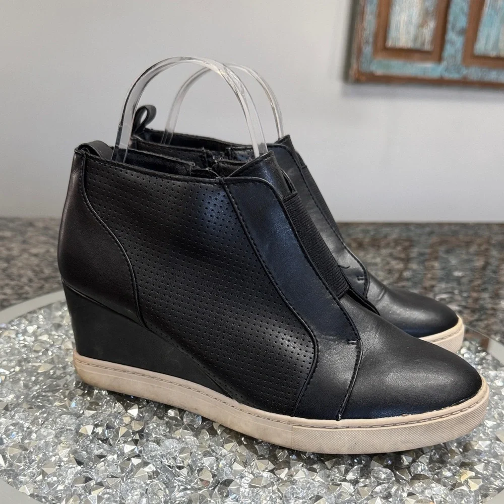 a new day Black Perforated Wedges 7.5